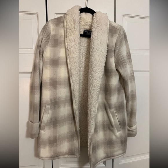 Abercrombie & Fitch Sherpa Sweater - Picture 2 of 3